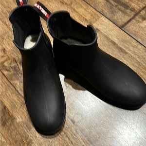 HH shorty rain boots  size 7